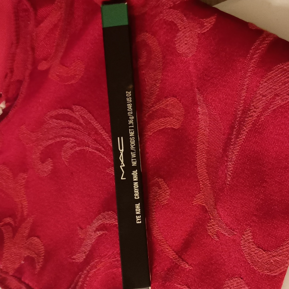 Mac  eye Kohl liner